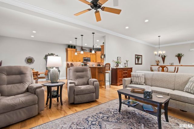 2216 Charlack Avenue, Springfield, IL 62704