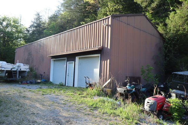 341 Pumpkin Hollow Rd, Liberty, TN 37095
