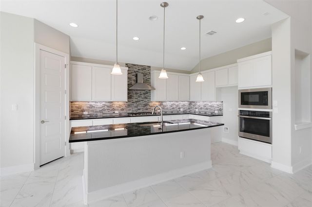 532 Great Lawn BND, Liberty Hill, TX 78642