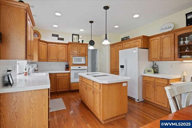 1534 Gearhart Av NW, Salem, OR 97304