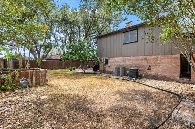 6202 Lost Creek Dr, Corpus Christi, TX 78413