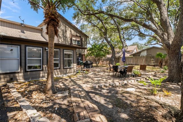 6202 Lost Creek Dr, Corpus Christi, TX 78413
