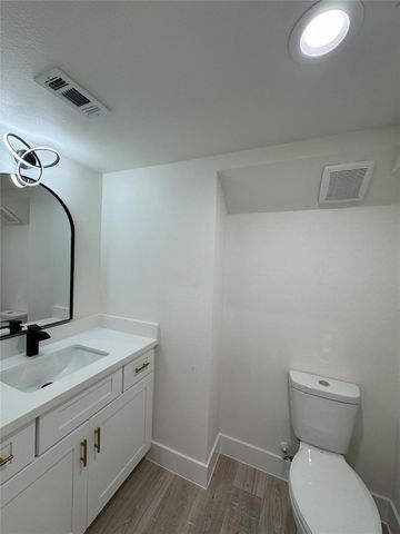 1719 Esther Street AB, Houston, TX 77088