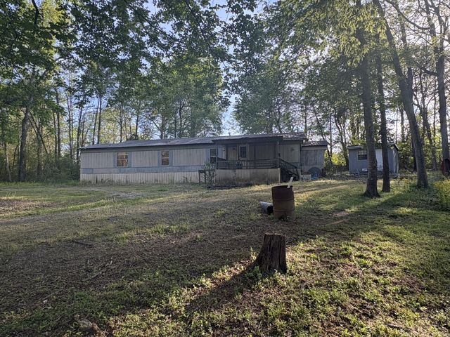 215 Frederick Loop, Linden, TN 37096