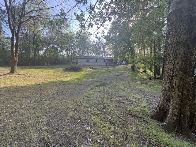 215 Frederick Loop, Linden, TN 37096