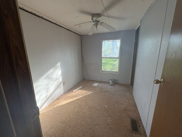 215 Frederick Loop, Linden, TN 37096