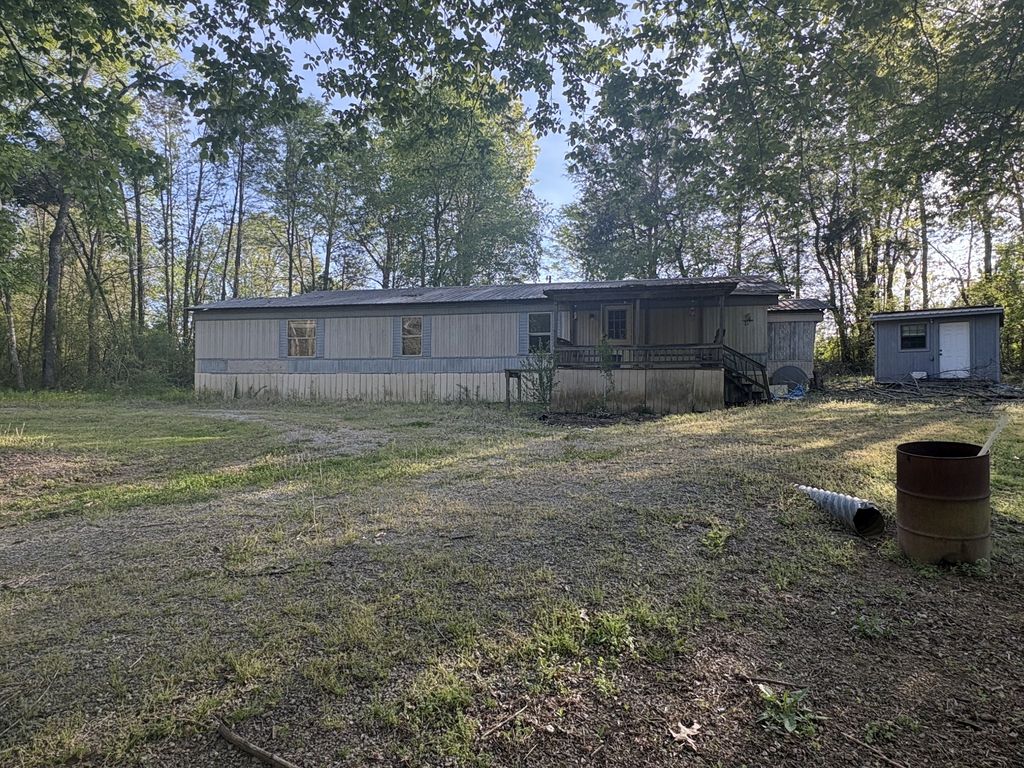 215 Frederick Loop, Linden, TN 37096