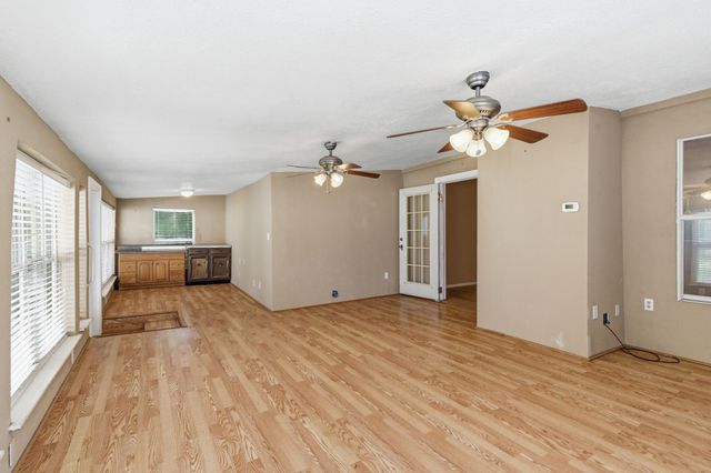 311 W 7th Street, Irving, TX 75060