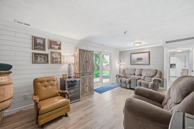 302 Hickory Grove Road, Hartford City, IN 47348