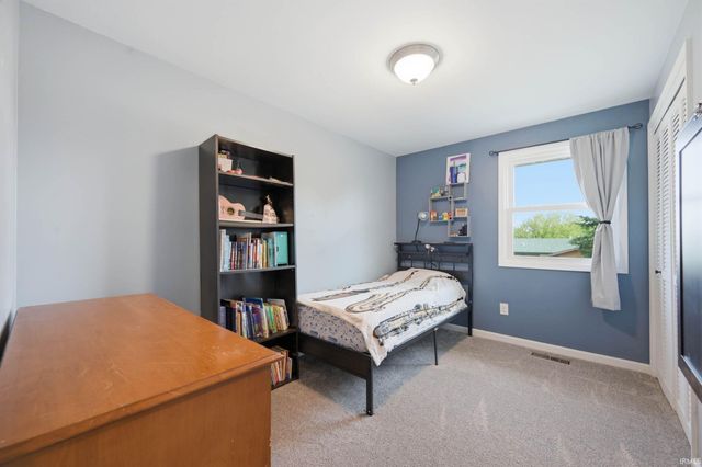 302 Hickory Grove Road, Hartford City, IN 47348