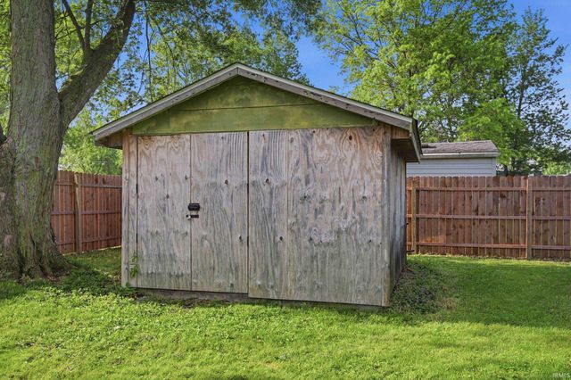302 Hickory Grove Road, Hartford City, IN 47348