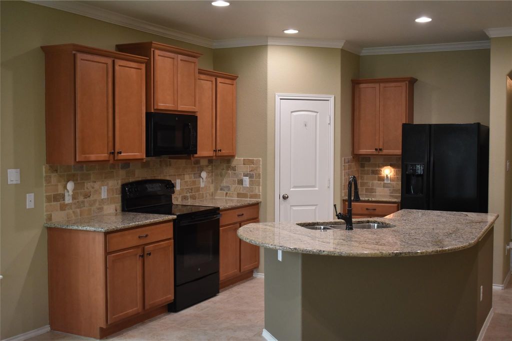 233 Eagle Owl LOOP, Leander, TX 78641