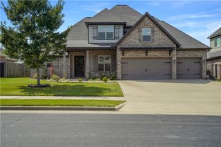105 NW White Oak Road, Bentonville, AR 72712