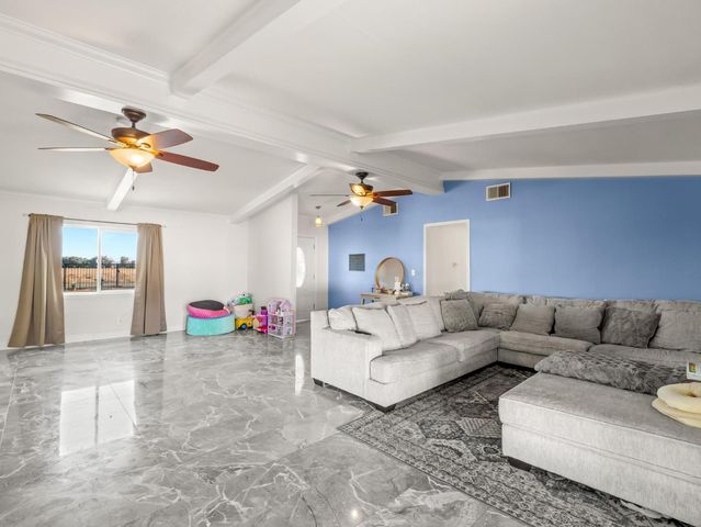 6110 W Nebraska Avenue, Caruthers, CA 93609