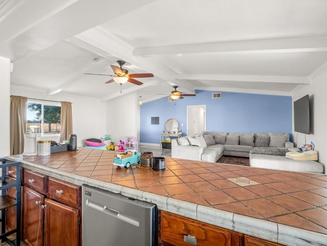 6110 W Nebraska Avenue, Caruthers, CA 93609