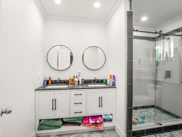 6110 W Nebraska Avenue, Caruthers, CA 93609