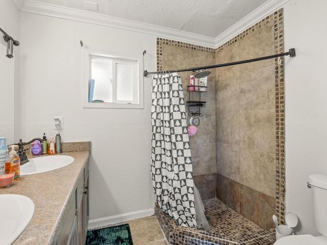 6110 W Nebraska Avenue, Caruthers, CA 93609