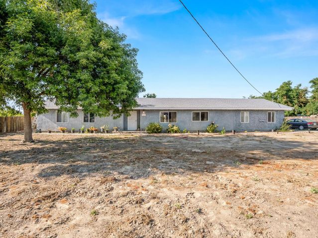 6110 W Nebraska Avenue, Caruthers, CA 93609