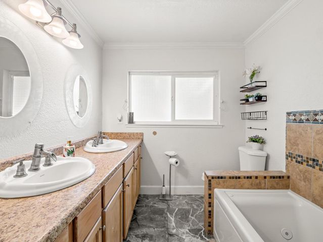 6110 W Nebraska Avenue, Caruthers, CA 93609