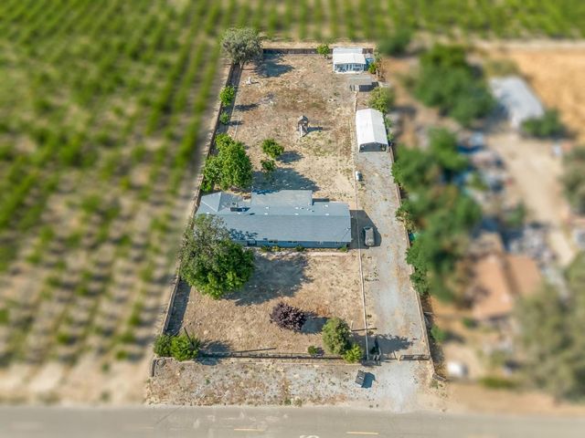 6110 W Nebraska Avenue, Caruthers, CA 93609