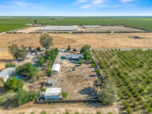 6110 W Nebraska Avenue, Caruthers, CA 93609