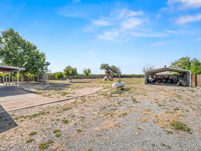 6110 W Nebraska Avenue, Caruthers, CA 93609