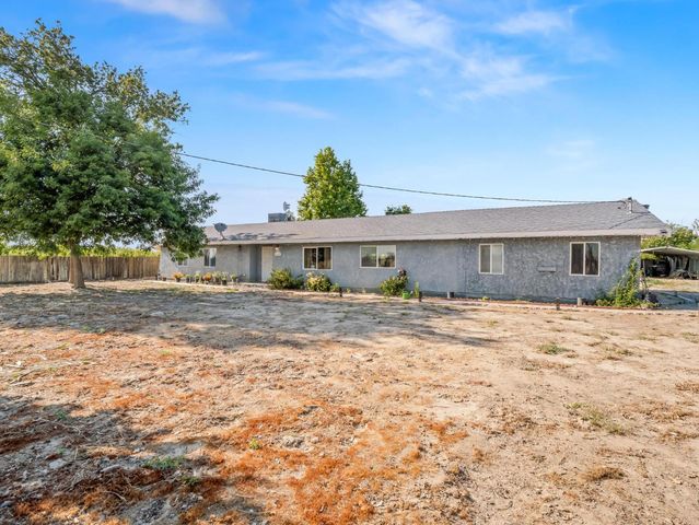 6110 W Nebraska Avenue, Caruthers, CA 93609