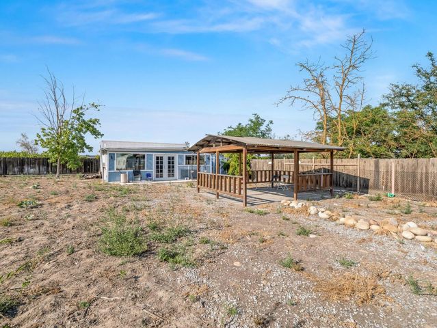 6110 W Nebraska Avenue, Caruthers, CA 93609