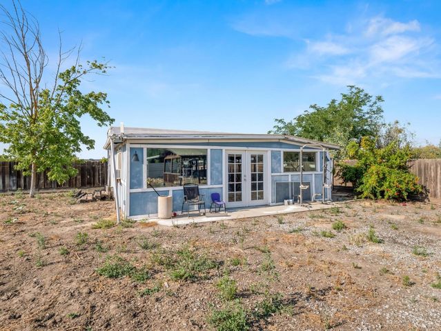 6110 W Nebraska Avenue, Caruthers, CA 93609