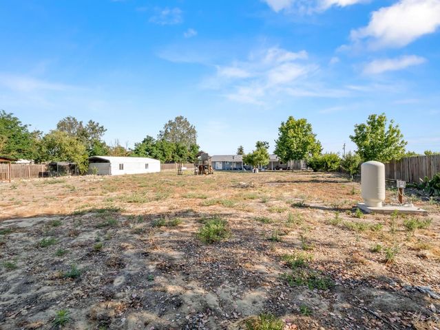 6110 W Nebraska Avenue, Caruthers, CA 93609