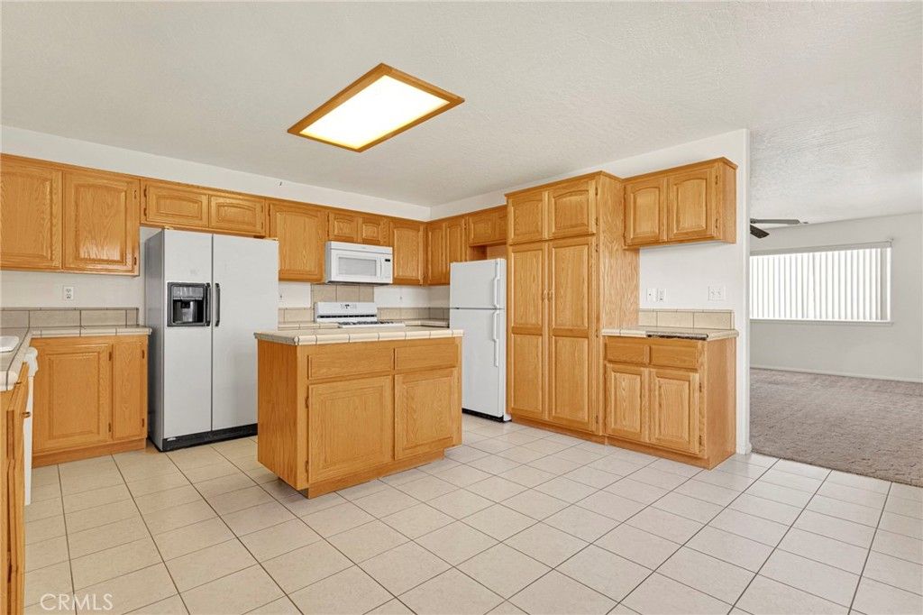 Image 12 of property listing at 11281 4th, Hesperia, CA 92345