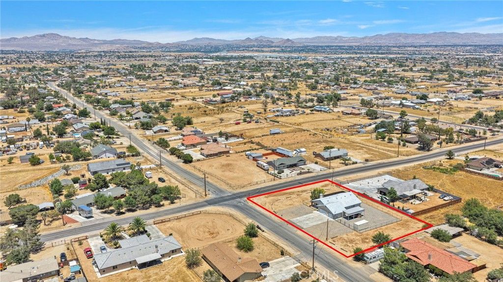 Image 2 of property listing at 11281 4th, Hesperia, CA 92345
