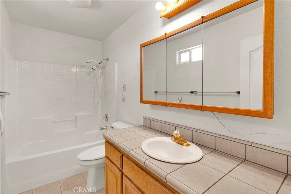 Image 24 of property listing at 11281 4th, Hesperia, CA 92345