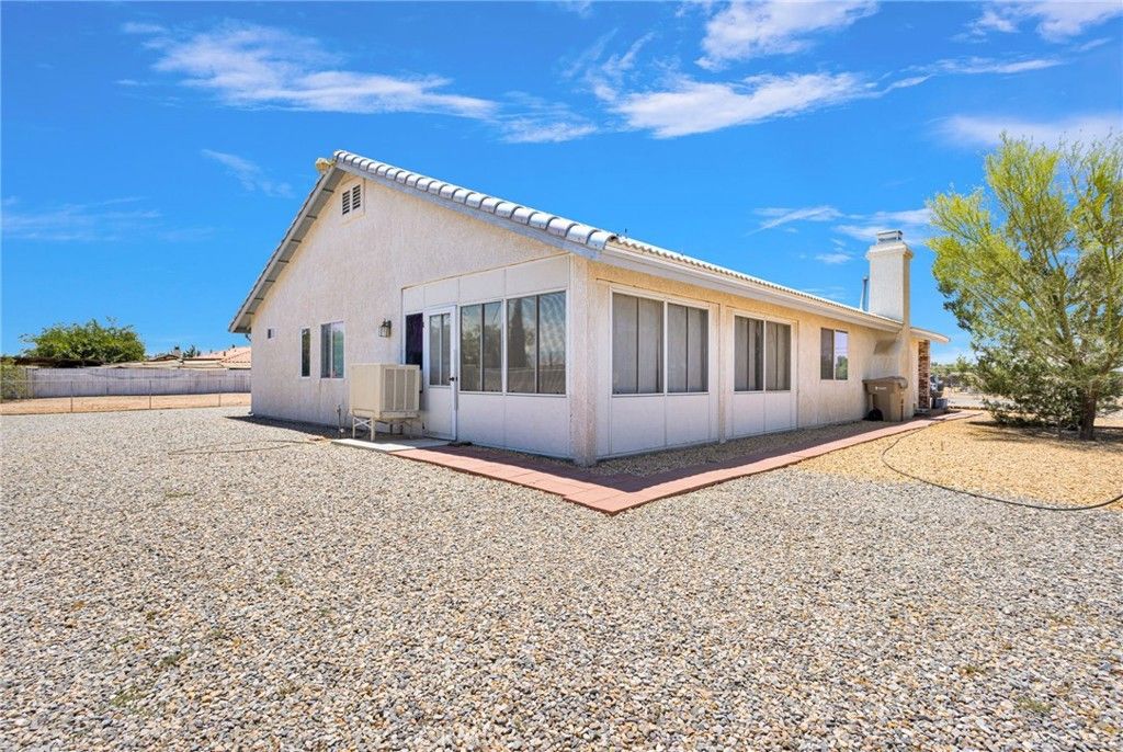 Image 25 of property listing at 11281 4th, Hesperia, CA 92345