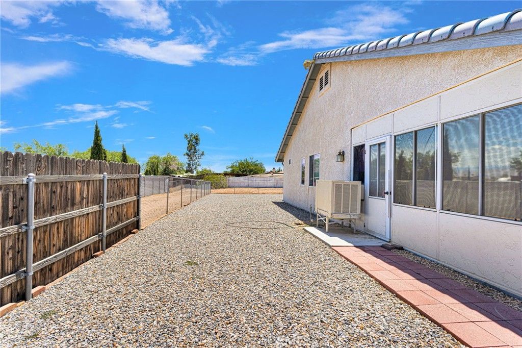 Image 26 of property listing at 11281 4th, Hesperia, CA 92345