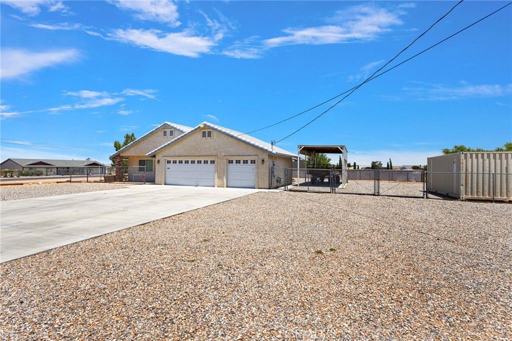 Image 4 of property listing at 11281 4th, Hesperia, CA 92345