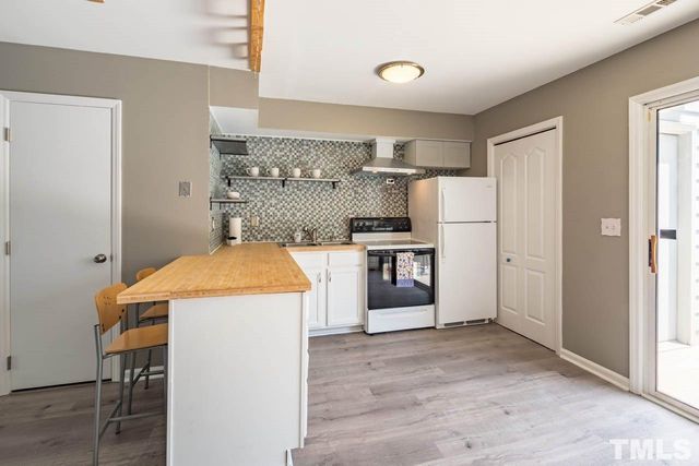135 Coleridge Court, Carrboro, NC 27510