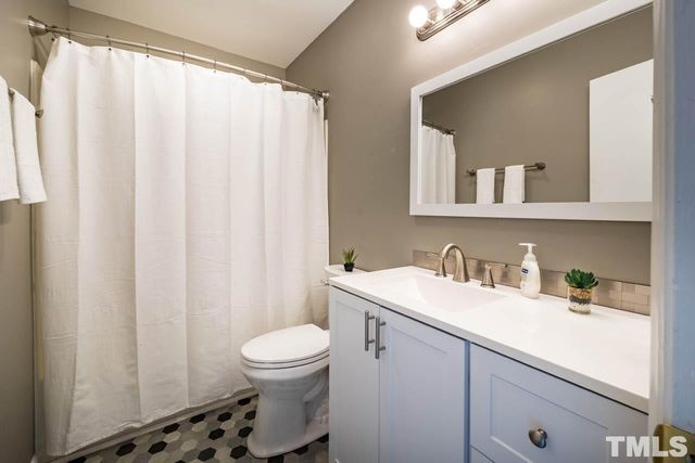 135 Coleridge Court, Carrboro, NC 27510