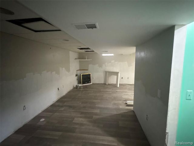 2485 Wellington Avenue, Howell, MI 48843