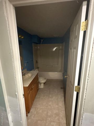 2485 Wellington Avenue, Howell, MI 48843