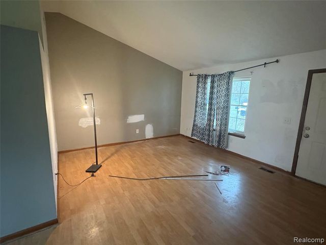 2485 Wellington Avenue, Howell, MI 48843