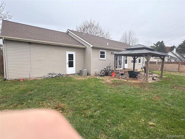 2485 Wellington Avenue, Howell, MI 48843