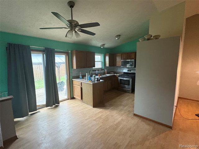 2485 Wellington Avenue, Howell, MI 48843