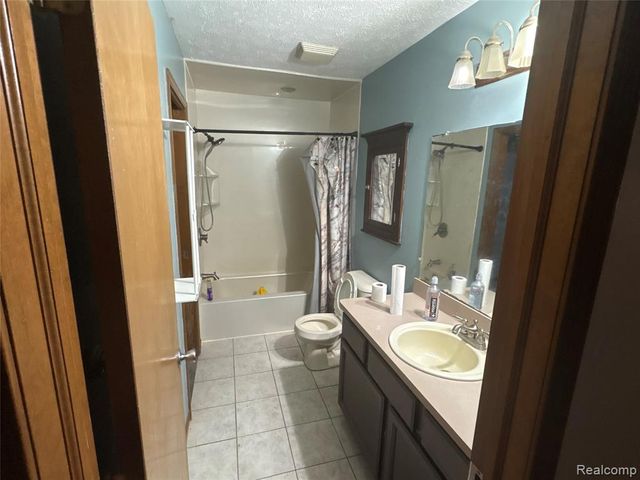 2485 Wellington Avenue, Howell, MI 48843