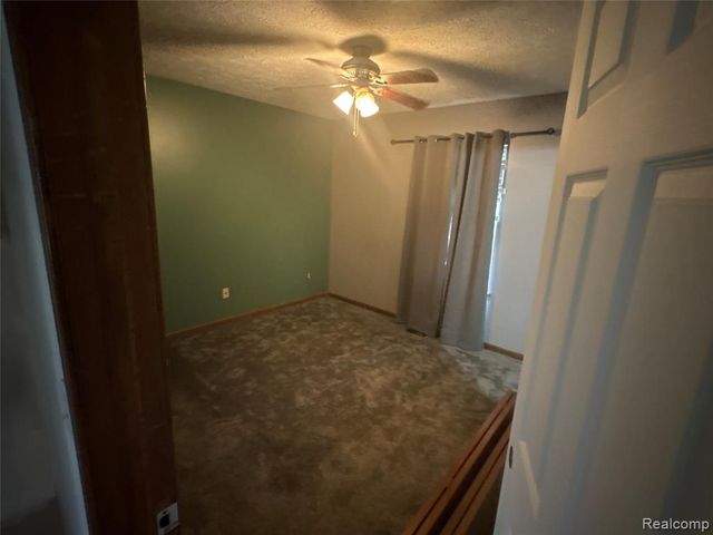 2485 Wellington Avenue, Howell, MI 48843