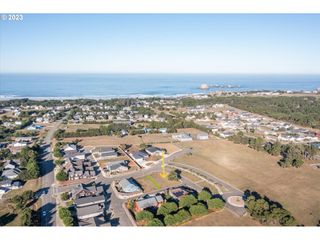 2803 Salty Dog Dr 7000, Bandon, OR 97411