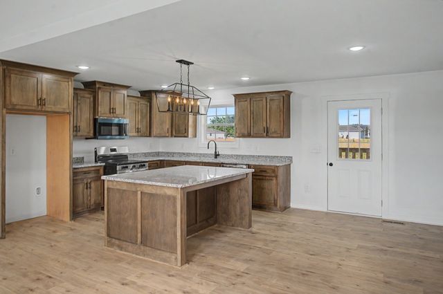 137 Martha Circle, Lafayette, TN 37083