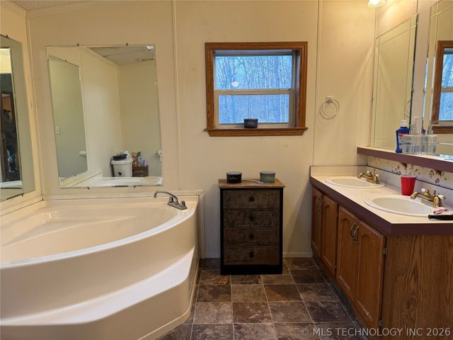 5779 E 455 Road, Adair, OK 74330