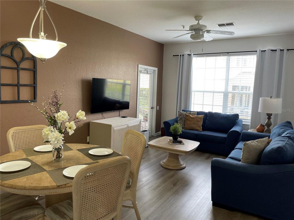 Image 4 of property listing at 2307 SILVER PALM DRIVE 102, Kissimmee, FL 34747