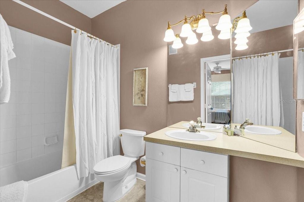 Image 8 of property listing at 2307 SILVER PALM DRIVE 102, Kissimmee, FL 34747